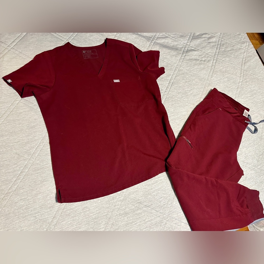 Large Figs Scrubs Set in Burgundy